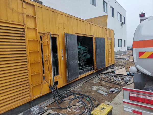 万载如何在发电机出租合同中约定设备的维修和保养责任？