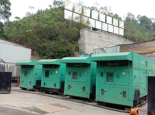 万载先进的应急发电机系统中智能监测和控制系统如何确保电压稳定？