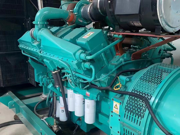 万载更换100kW柴油发电机组机油时，需要注意哪些事项？