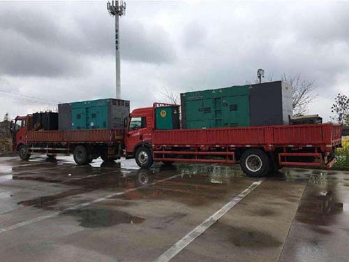 万载涂抹密封胶后，需要等待多长时间才能安装水冷式机油散热器密封件？